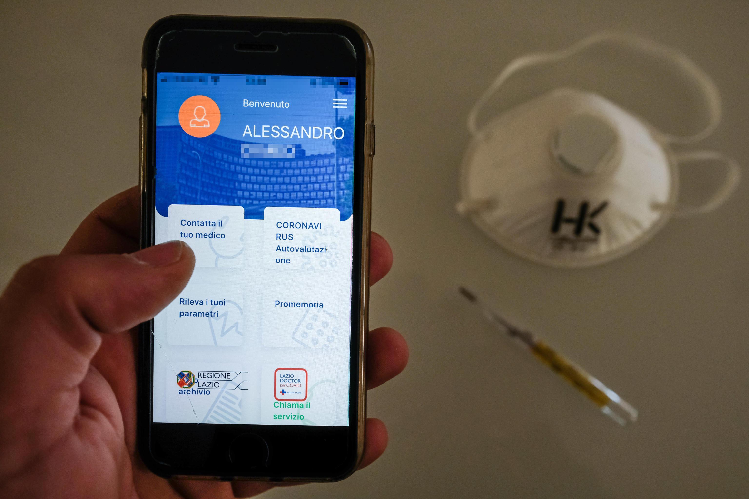 Coronavirus, in Sardegna una App e braccialetti elettronici per controllare chi è in isolamento 