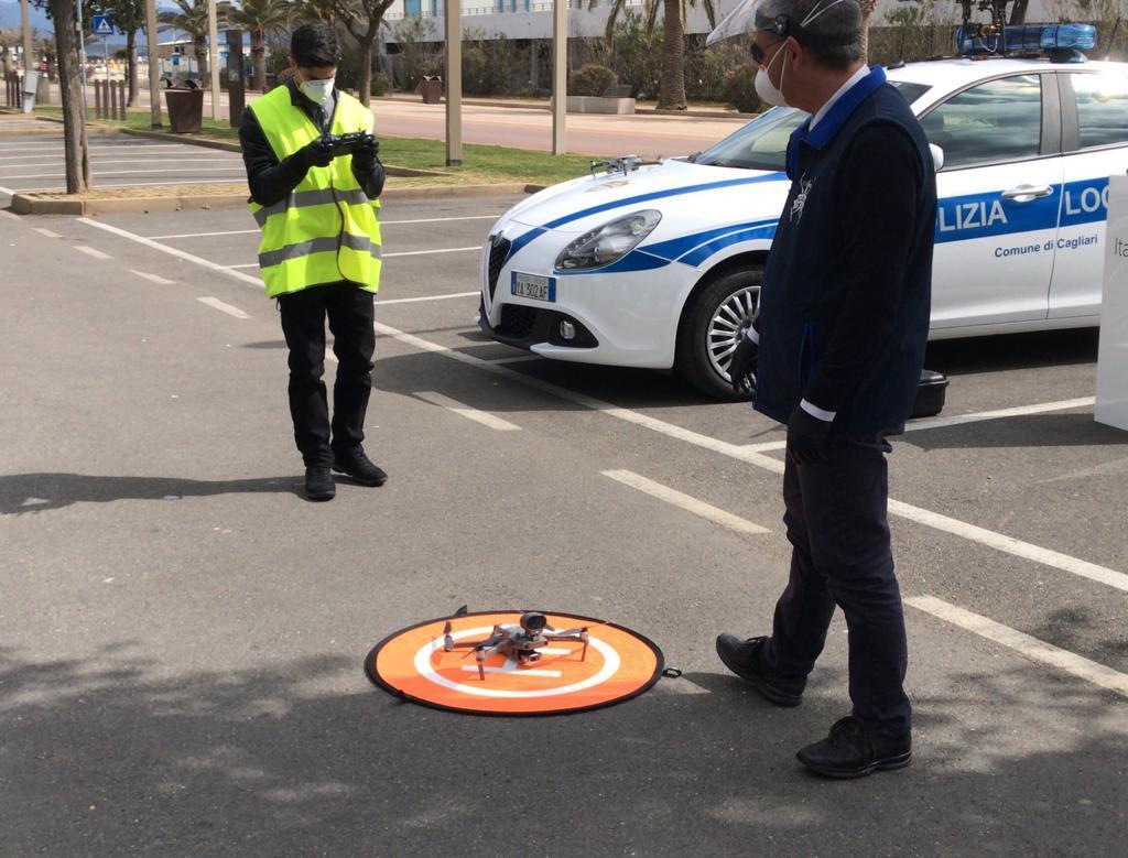 Il drone pronto a levarsi in volo a Cagliari (foto Mario Rosas)