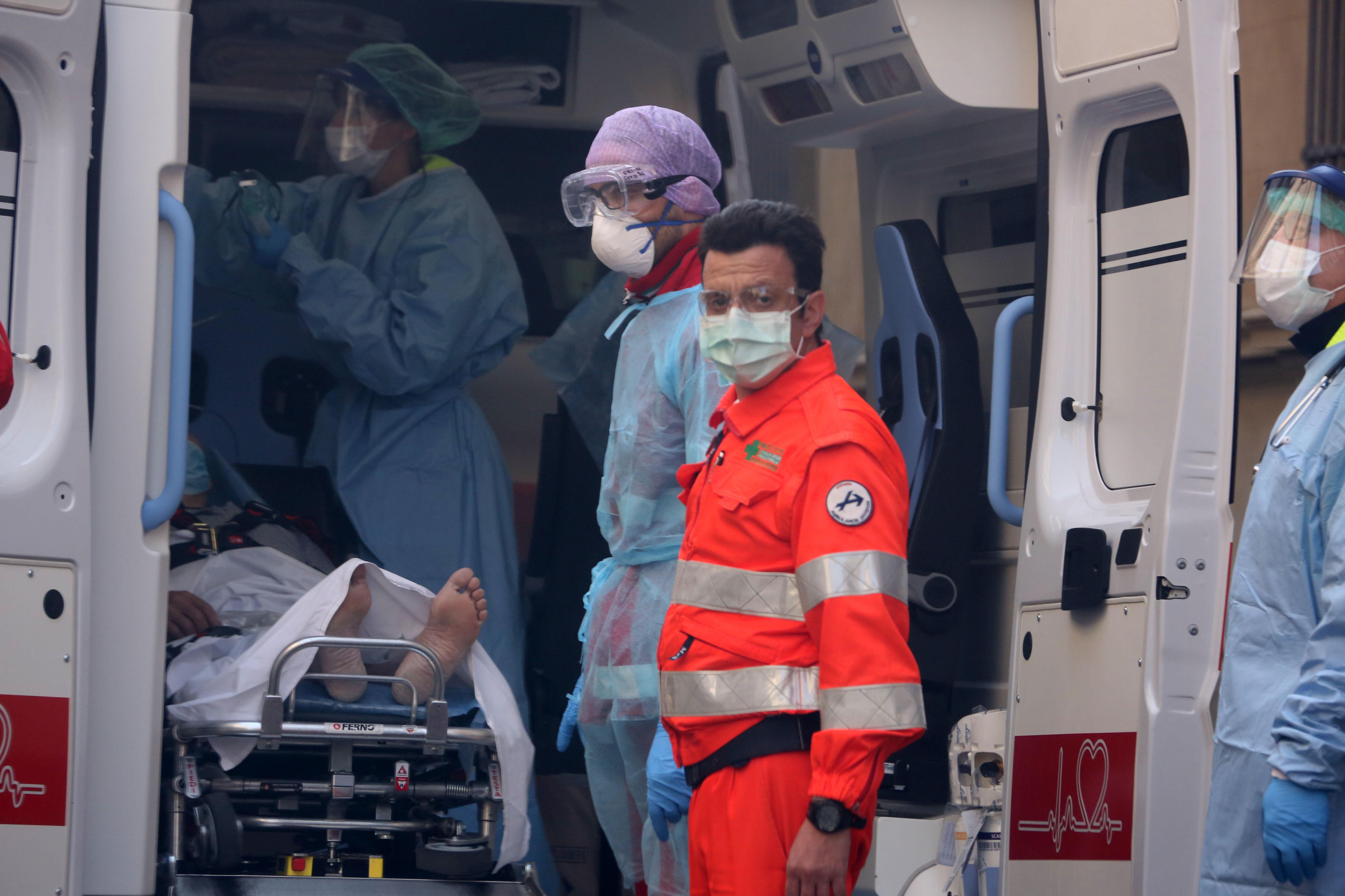 Coronavirus, a Reggio Emilia altri nove morti. Il bilancio dei decessi nella nostra provincia sale a 126 | I casi positivi sono 1.586 (149 in più) | Le guarigioni sono 44 | A Guastalla e Castelnovo Monti in arrivo i test "Drive in": si faranno tamponi senza scendere dall'auto 