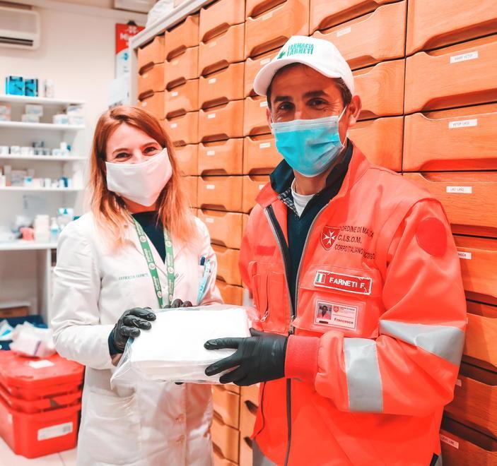 Coronavirus, alla farmacia Farneti polverizzate 15mila mascherine in tre giorni 