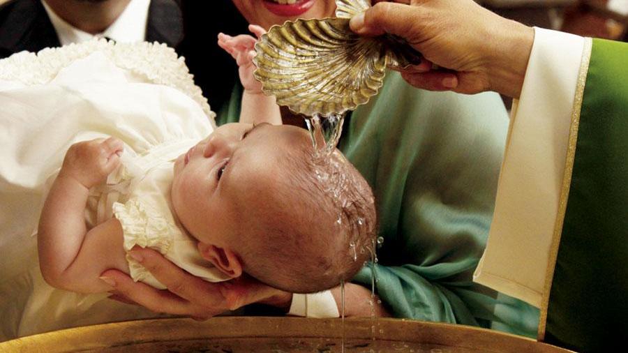 Stop alle celebrazioni di matrimoni, battesimi, cresime e prime comunioni