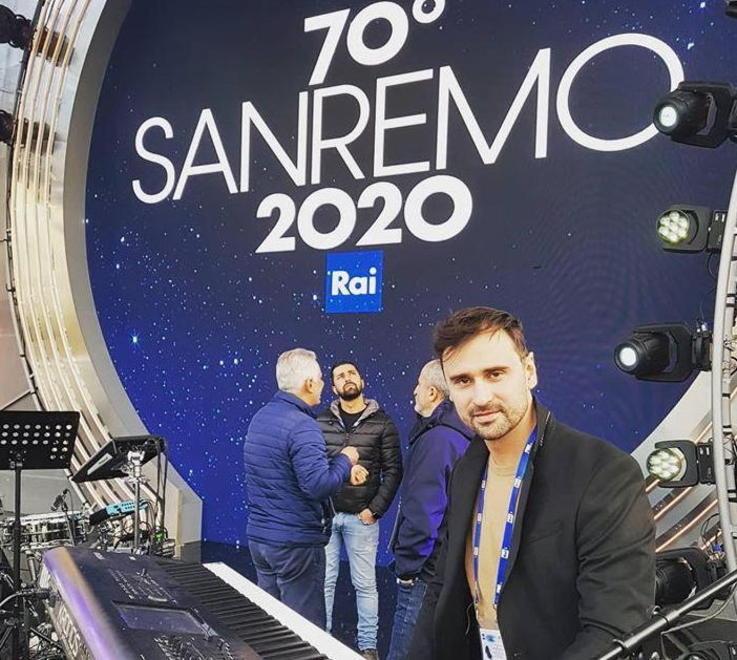Coronavirus, a lezioni di piano col maestro Alex Bimbi e le note volano su Skype 