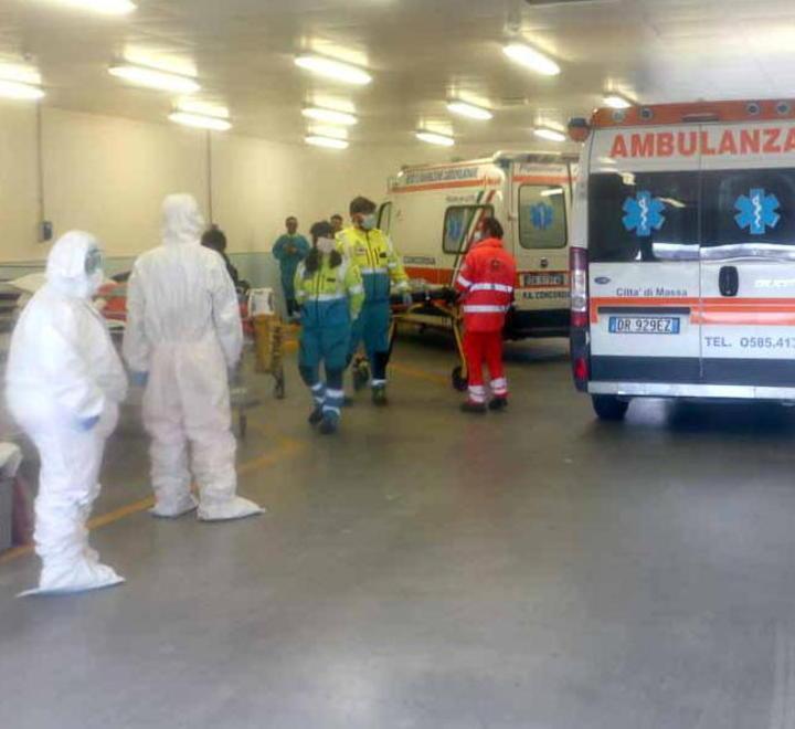 Calano morti e contagi ma non abbastanza Altri 16 casi positivi e tre decessi apuani 