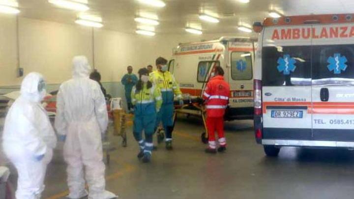 Calano morti e contagi ma non abbastanza Altri 16 casi positivi e tre decessi apuani