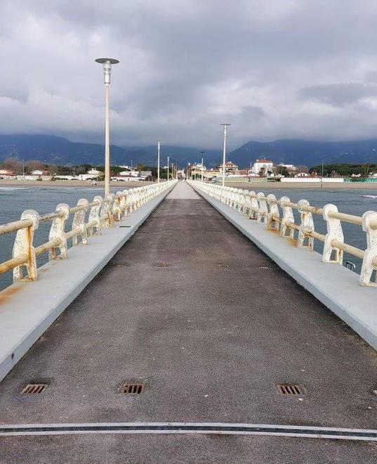 Slittano (ancora) al 2021 i lavori al pontile di Forte dei Marmi 