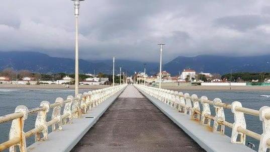 Slittano (ancora) al 2021 i lavori al pontile di Forte dei Marmi
