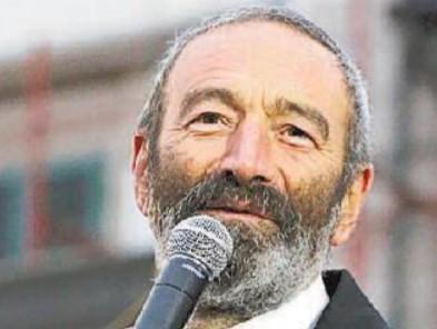 Don Dò, tra pranzi (virtuali) con i fedeli e barzellette