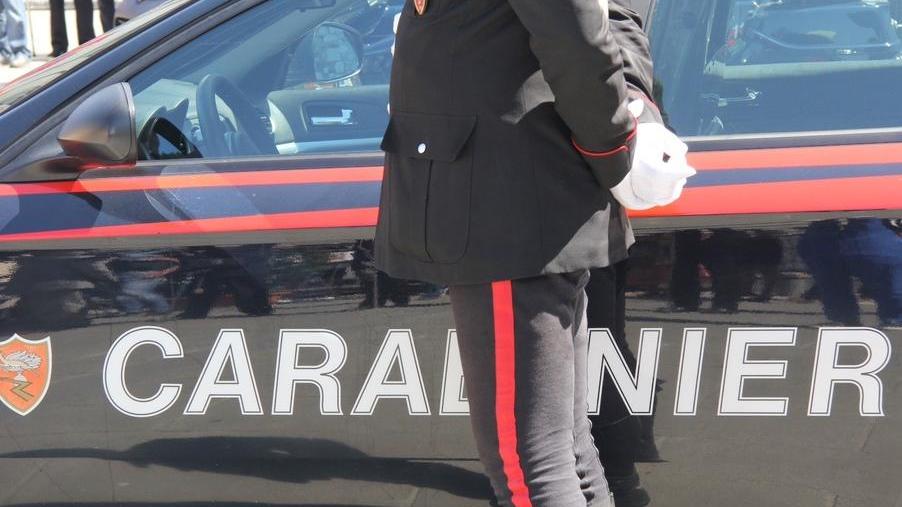 Ladri forzano la porta di uno studio legale e rubano un bancomat