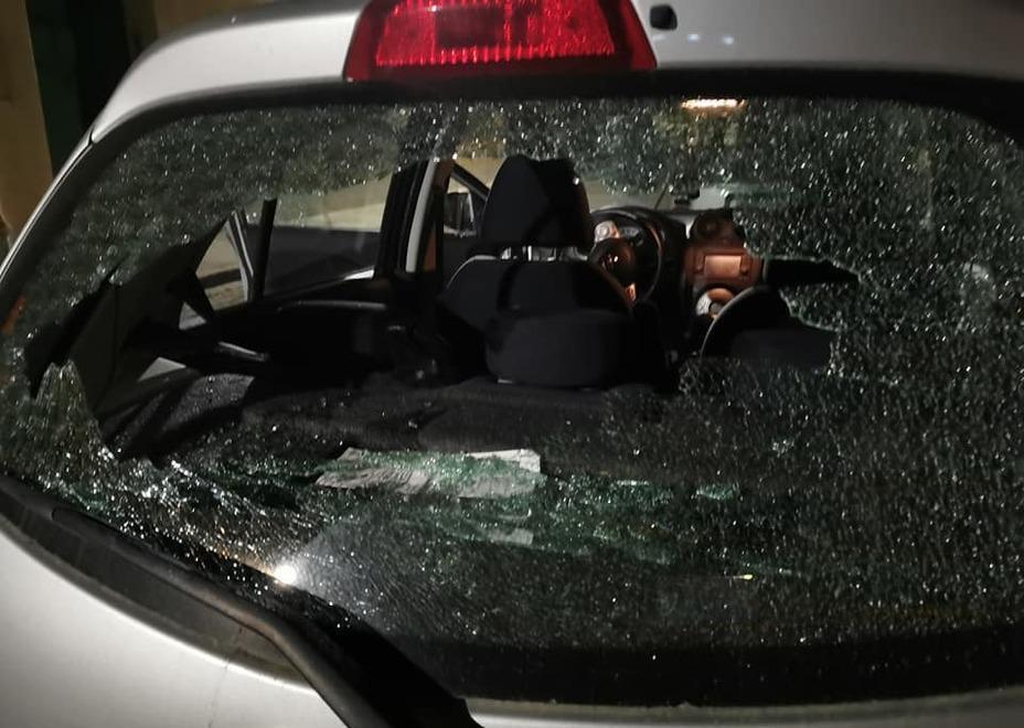Raid vandalico di notte: prese di mira 5 auto