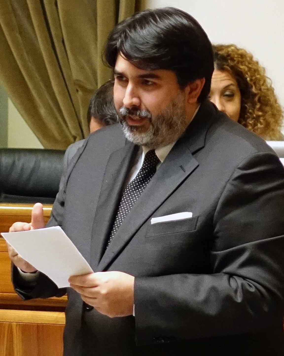 Solinas: fate rientrare i sardi nell’isola 