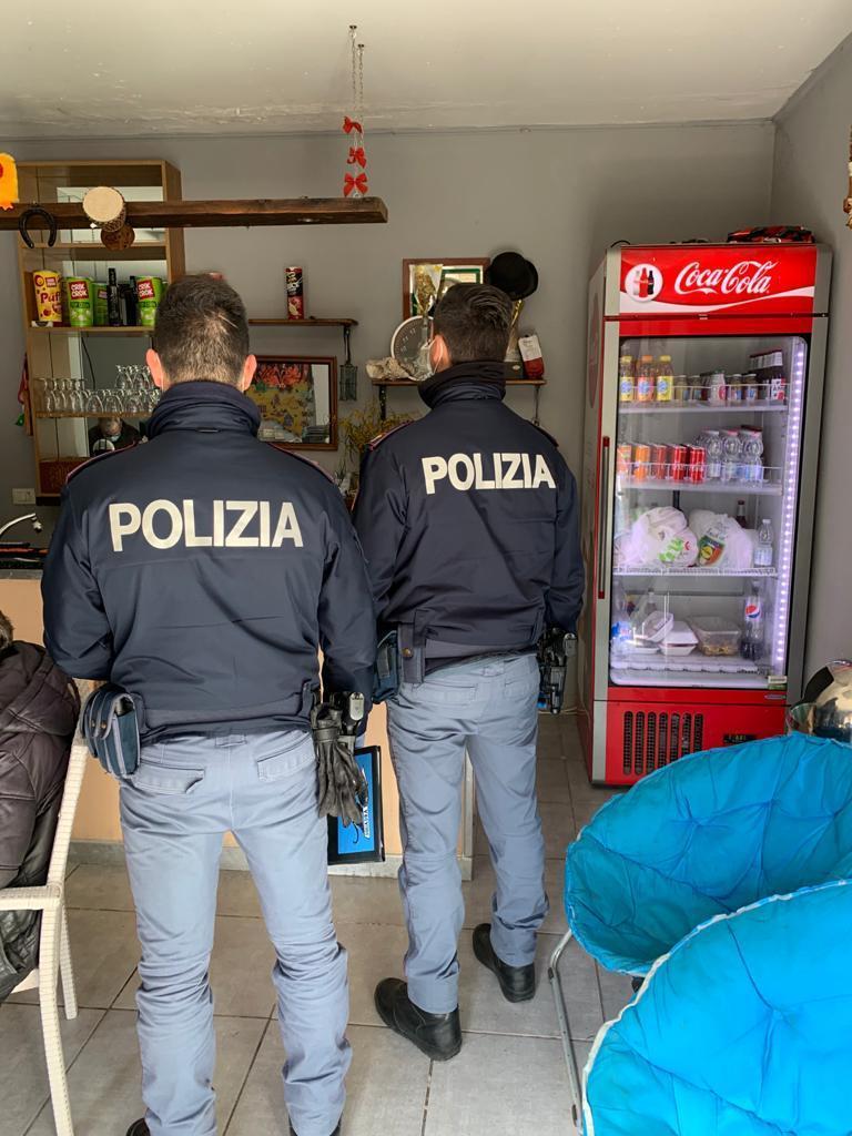 Coronavirus, nel circolo privato giocano a biliardo e bevono birra: denunciati in sei a Cagliari