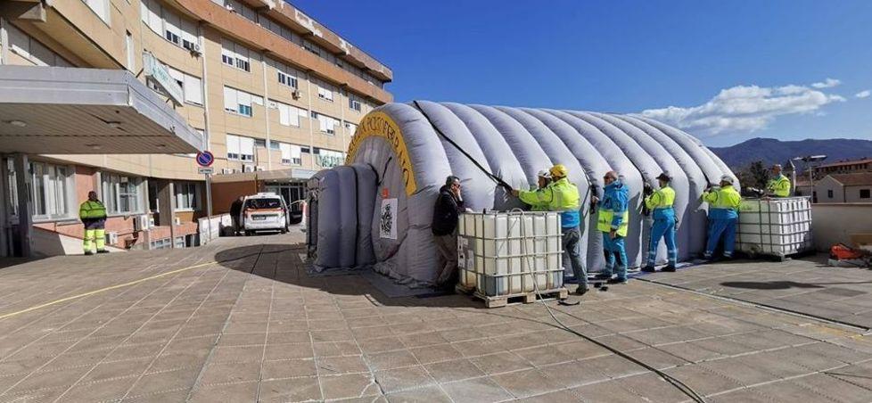 Il paziente tre dell'Elba portato in elicottero a Pisa. Positiva anche la moglie, curata a casa 