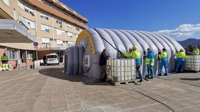 Il paziente tre dell'Elba portato in elicottero a Pisa. Positiva anche la moglie, curata a casa