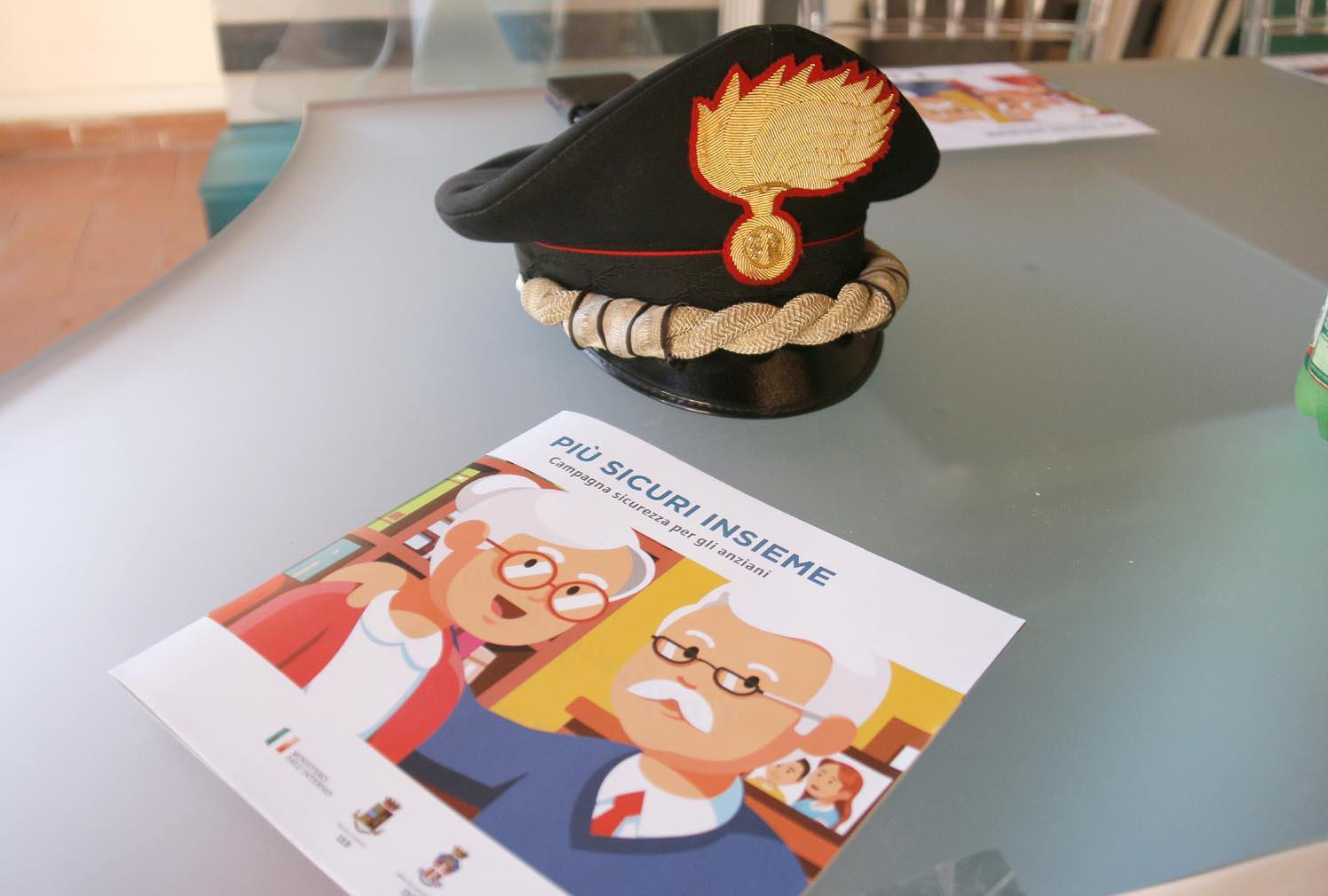 Un volantino dei carabinieri per aiutare gli anziani