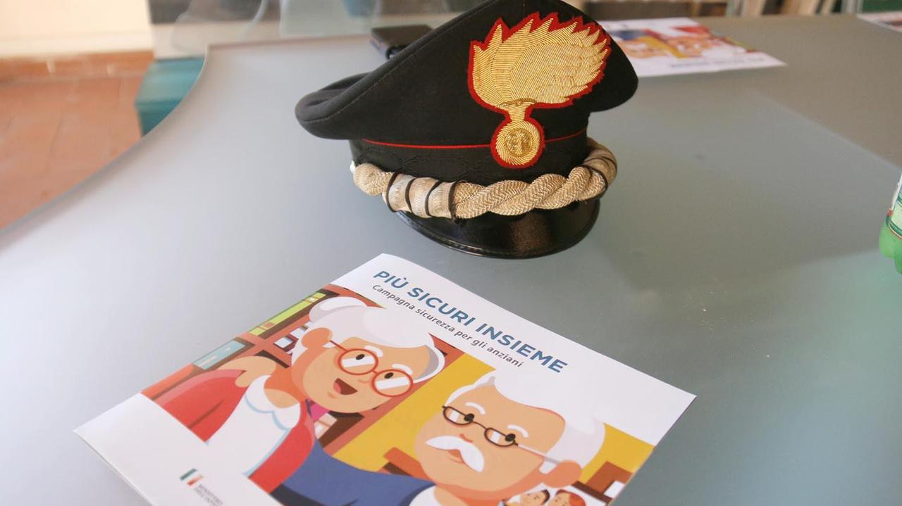 Un volantino dei carabinieri per aiutare gli anziani