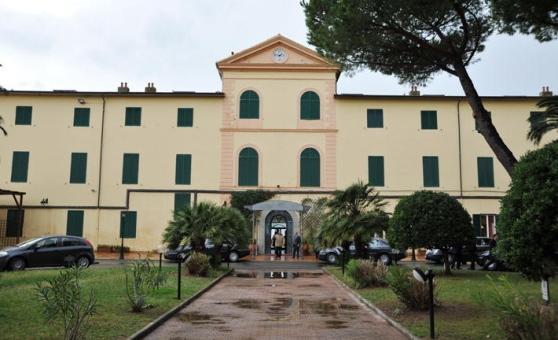 Quaranta persone in quarantena nella base logistica, la protesta del sindaco