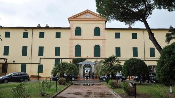 Quaranta persone in quarantena nella base logistica, la protesta del sindaco