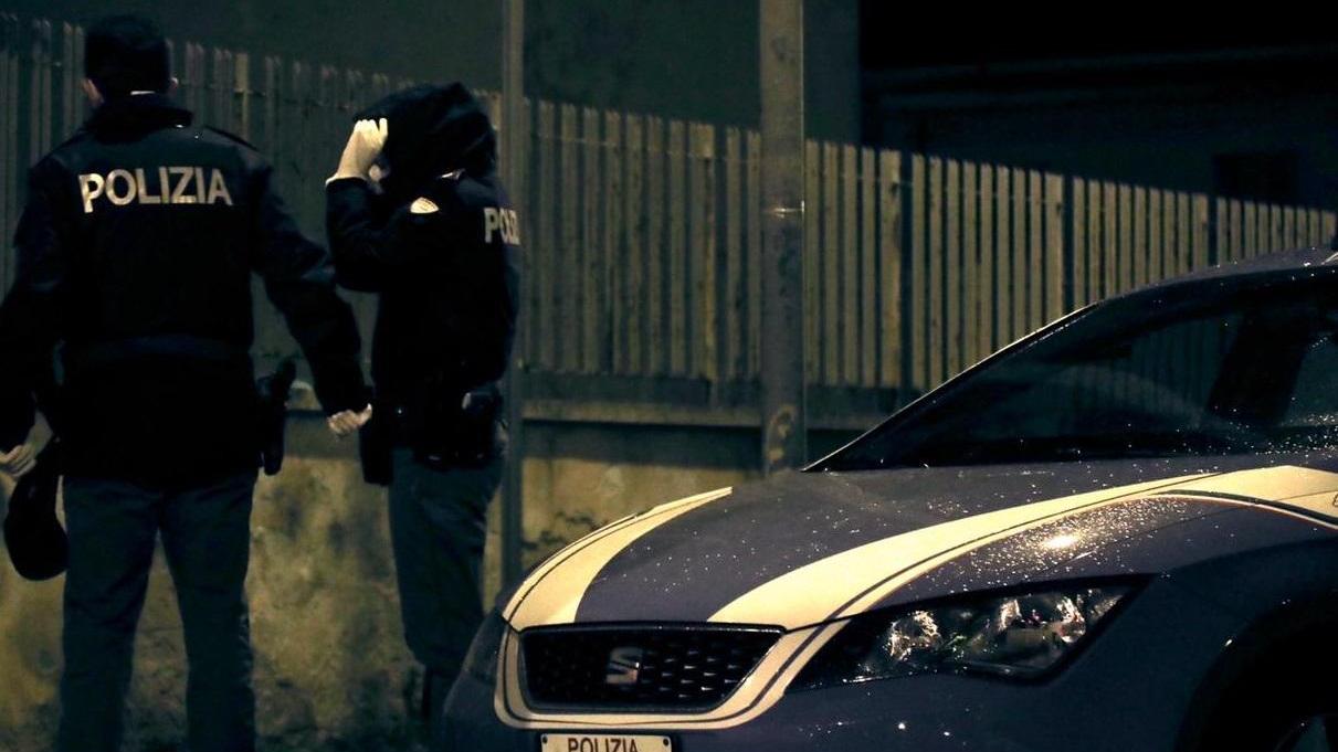 L'intervento della polizia di Stato (foto Dario Marzi)