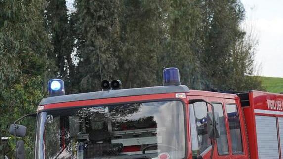 Incendio a Mulazzo Bruciano sterpaglie e il vento complica tutto