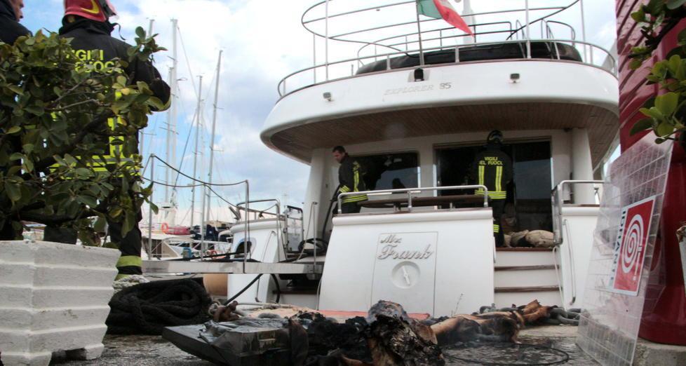 Fiamme sullo yacht Mr Frank Danni ingenti agli interni 