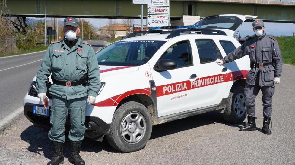 Avanti tra controlli sulle strade e consegna delle mascherine