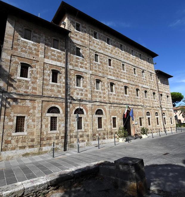 Per i detenuti non ci sono le mascherine? Gliele regalo io