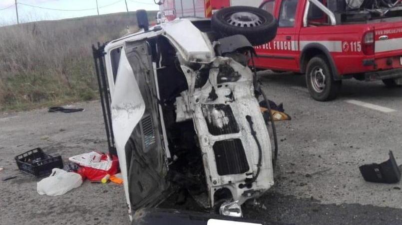 Esce di strada, ferita una donna