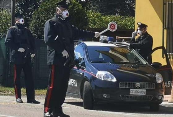 Si presenta in caserma e aggredisce i militari Ora si trova in carcere