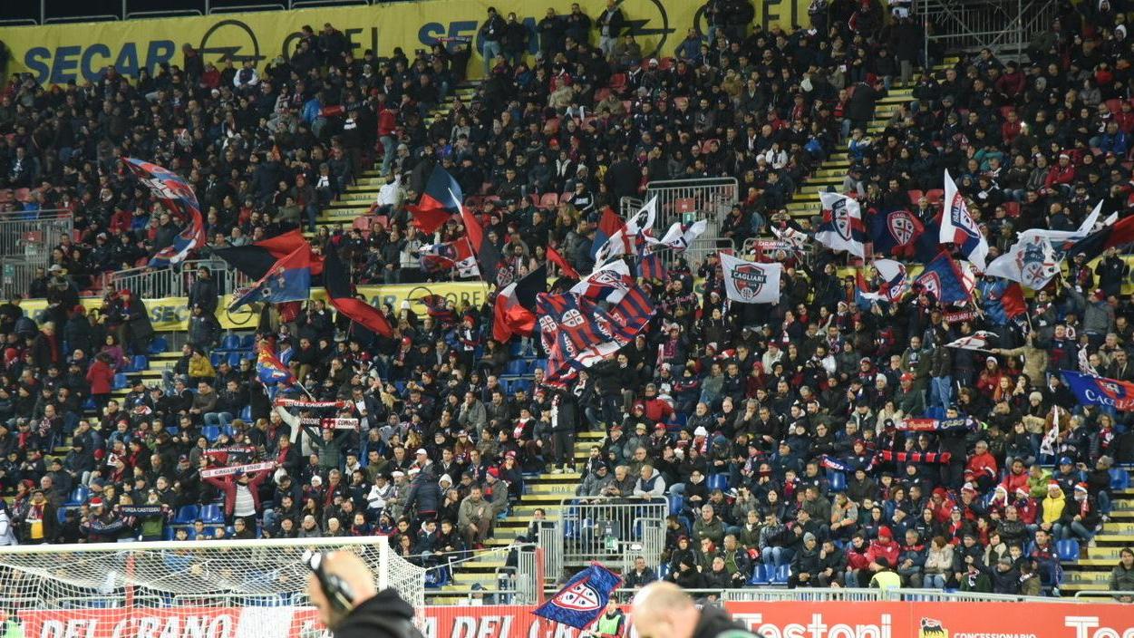 I supporter del Cagliari pensano alla solidarietà 