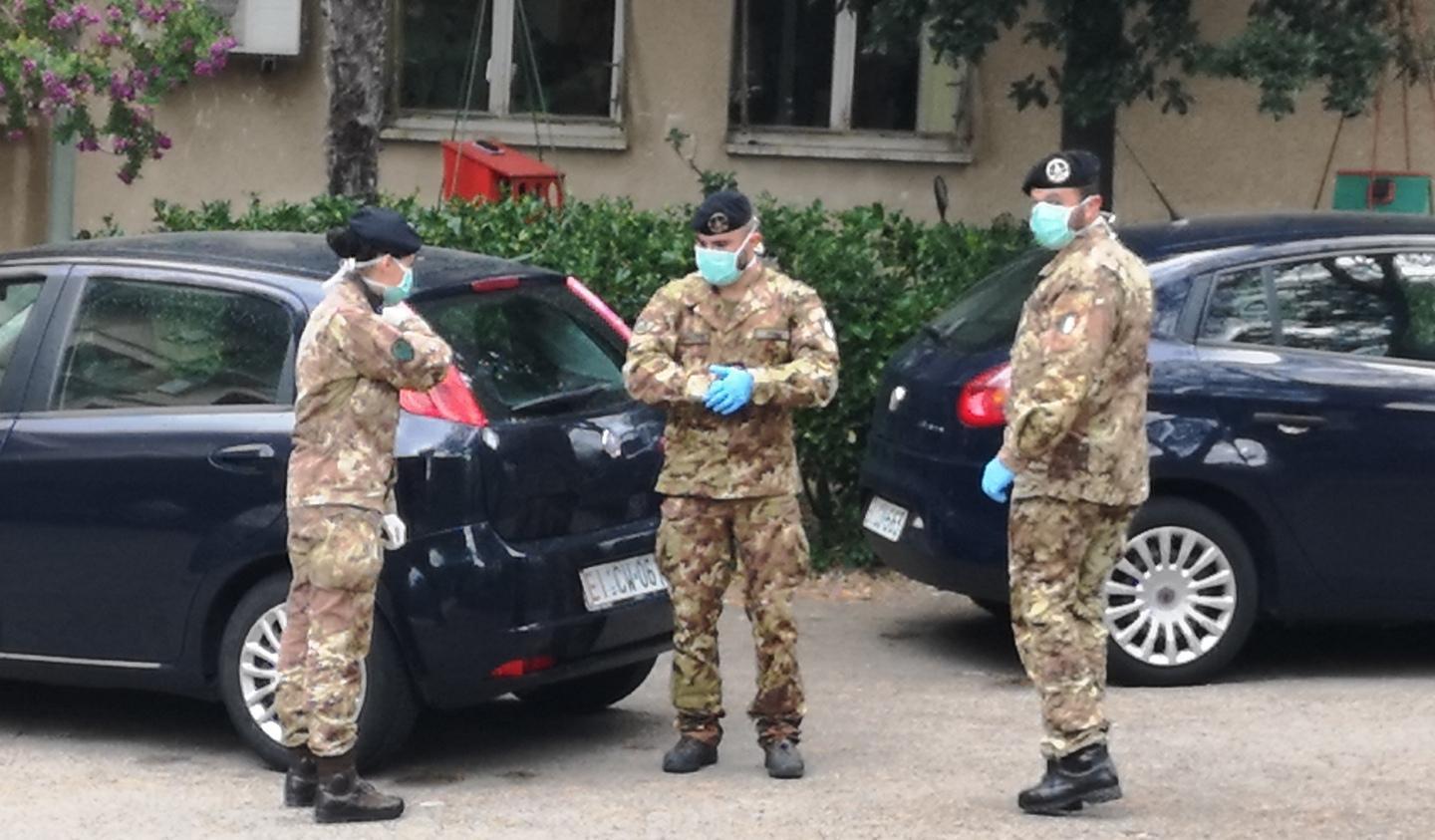 I medici dell’esercito in soccorso di Casa Serena 