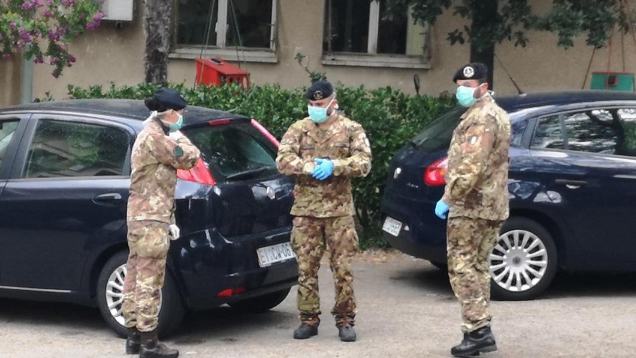 I medici dell’esercito in soccorso di Casa Serena 