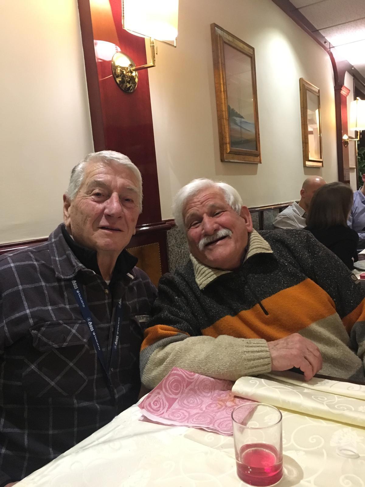 A destra la vittima, Franco Scaramelli, insieme al suo inseparabile amico Pier Giovanni