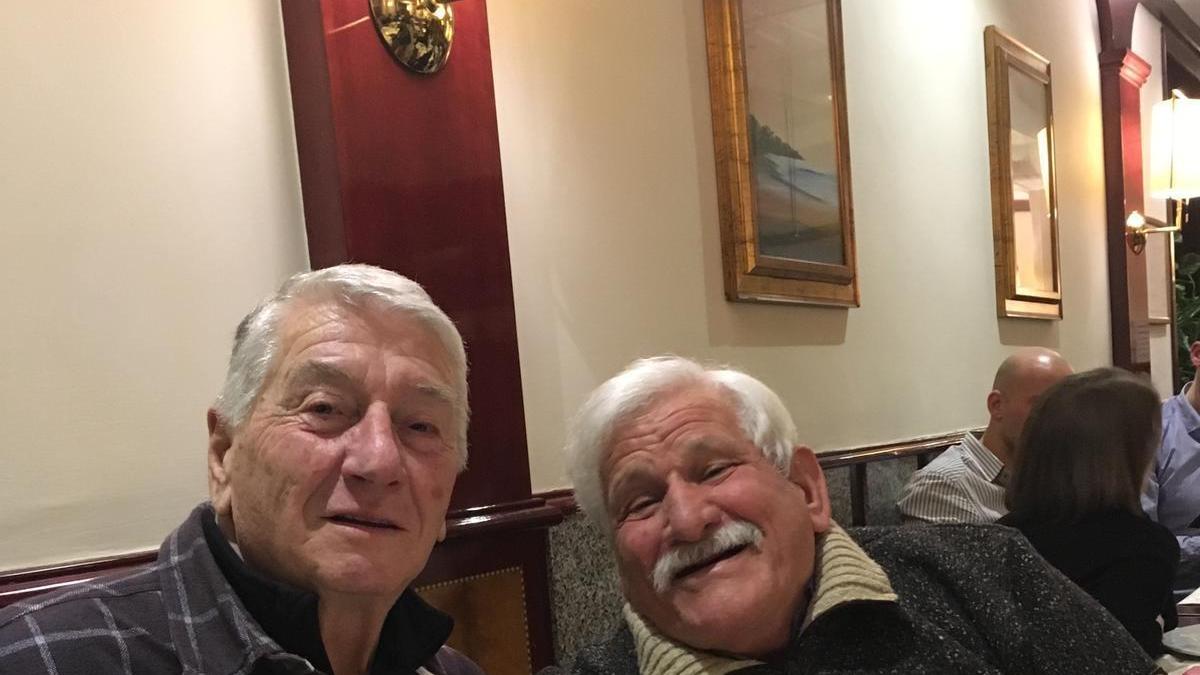 A destra la vittima, Franco Scaramelli, insieme al suo inseparabile amico Pier Giovanni