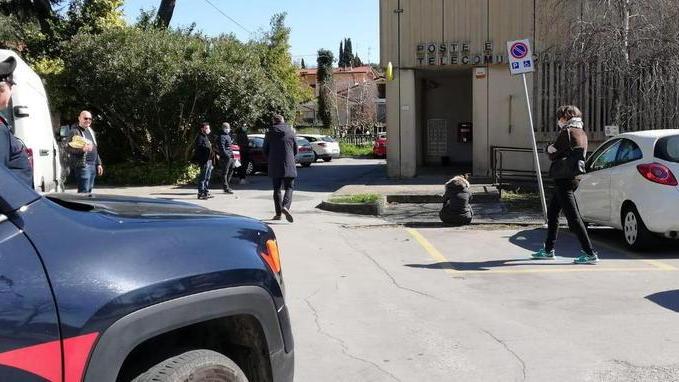 Caos alle Poste, gli uffici sono ridotti e le file interminabili: c'è l'sposto all’Agcom