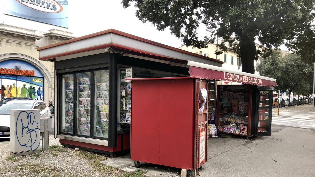 L'edicola di Mirko Brondi (foto Dario Marzi)