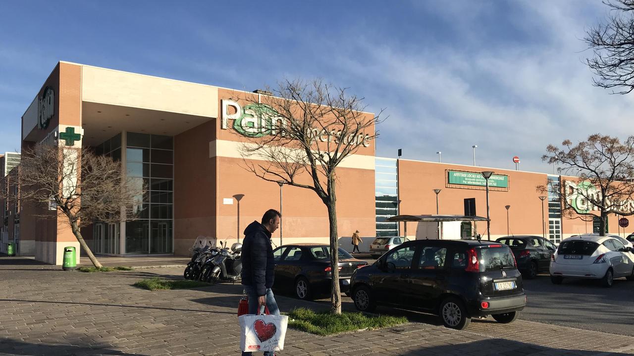 La Pam di Corea, in piazza Saragat (foto Dario Marzi)