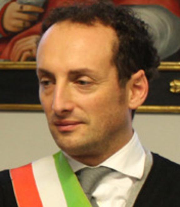 Il sindaco di Camaiore «Censire coloro che fanno la spesa»