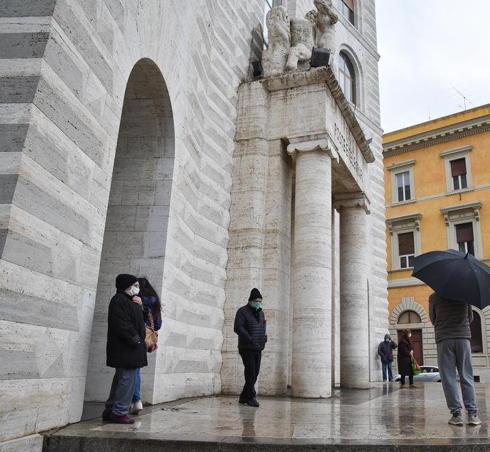 Pioggia e neve evitano le file 