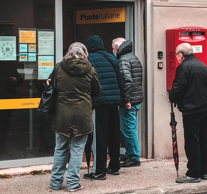 Pochi gli anziani a riscuotere nel giorno della pensione