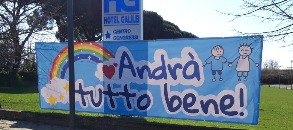 Rubato lo striscione di speranza voluto dai dipendenti dell’Hotel Galilei