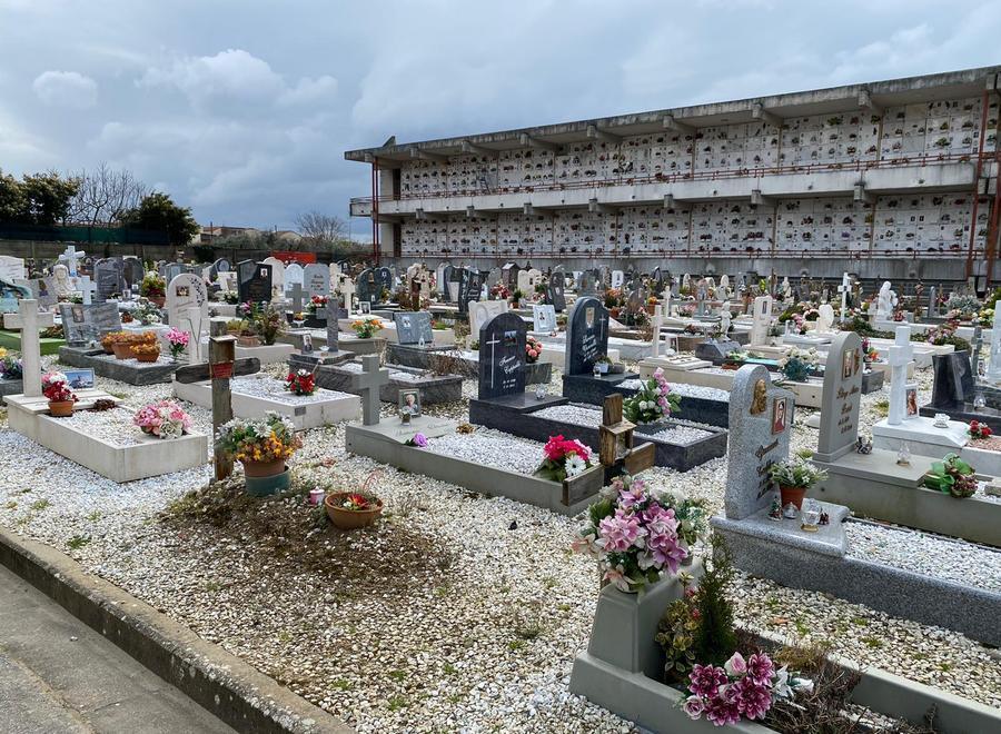 I cimiteri sono chiusi ma la pulizia e il decoro vengono garantiti