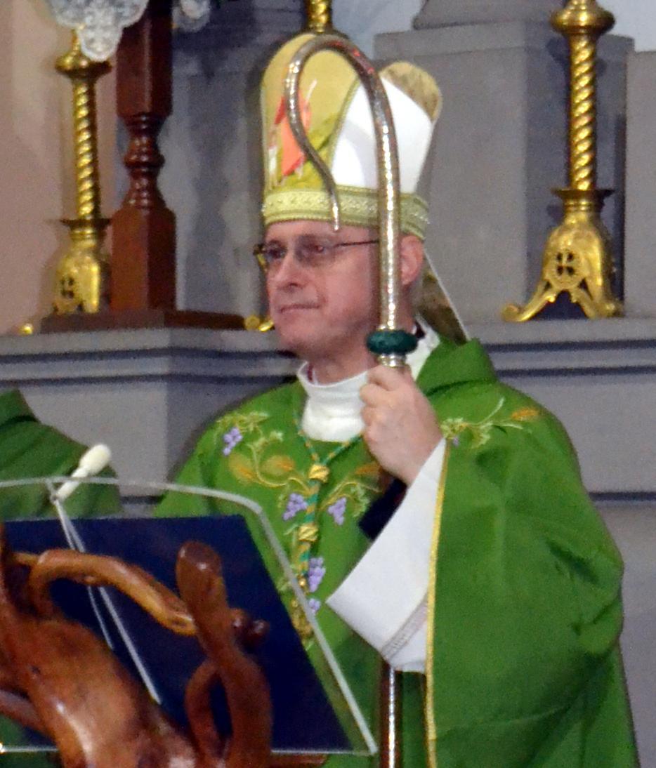 Oggi in cimitero il vescovo celebra una messa per i defunti