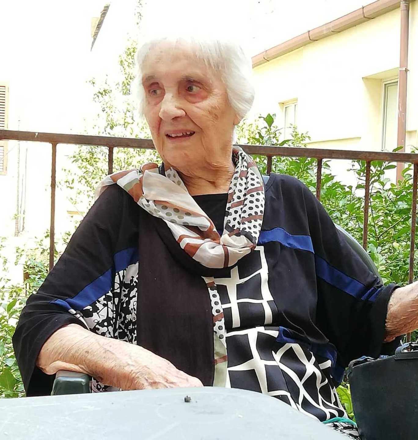 Abbraccio virtuale a nonna Maria