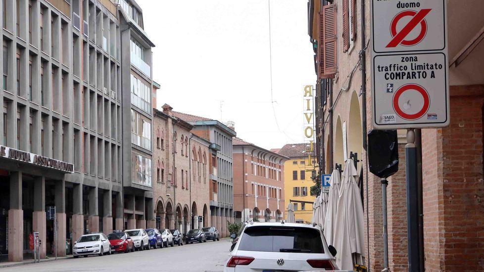 Giro di vite in vista nella Ztl Duomo a Ferrara: passeranno solo Euro 3 e diesel Euro 5