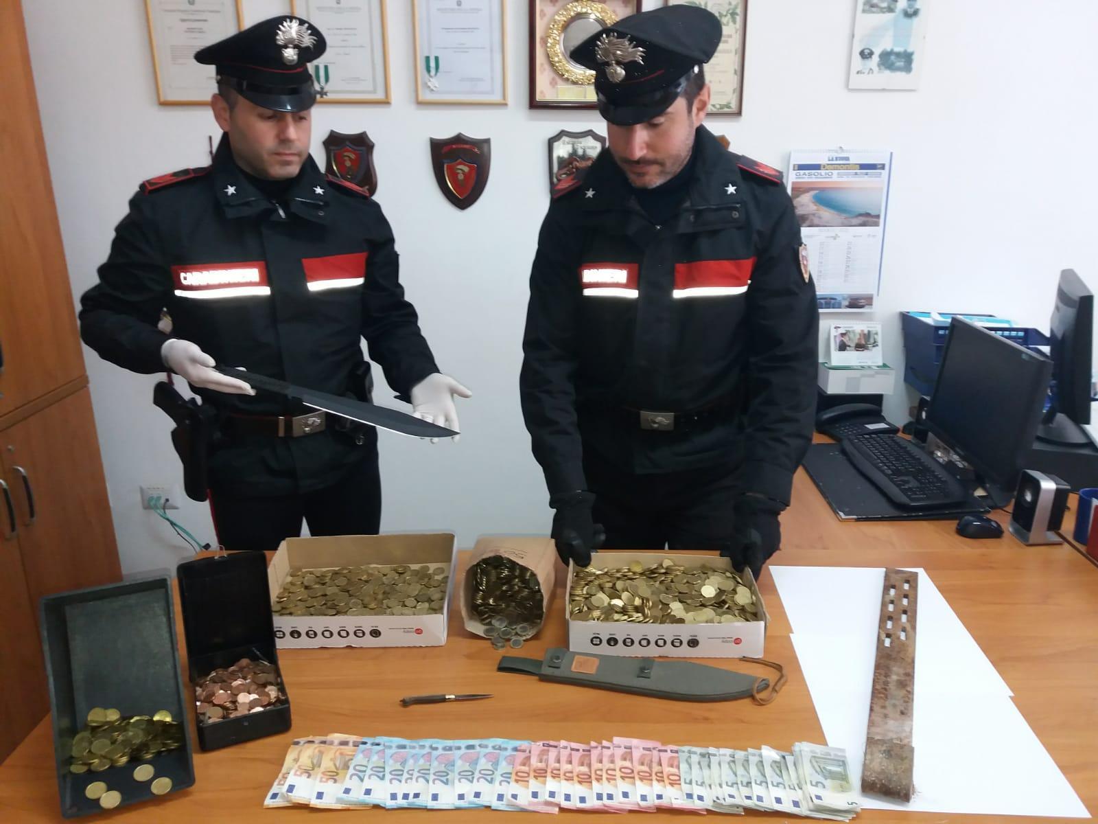 Olbia, furto con scasso in una tabaccheria poi la fuga in auto: arrestato 