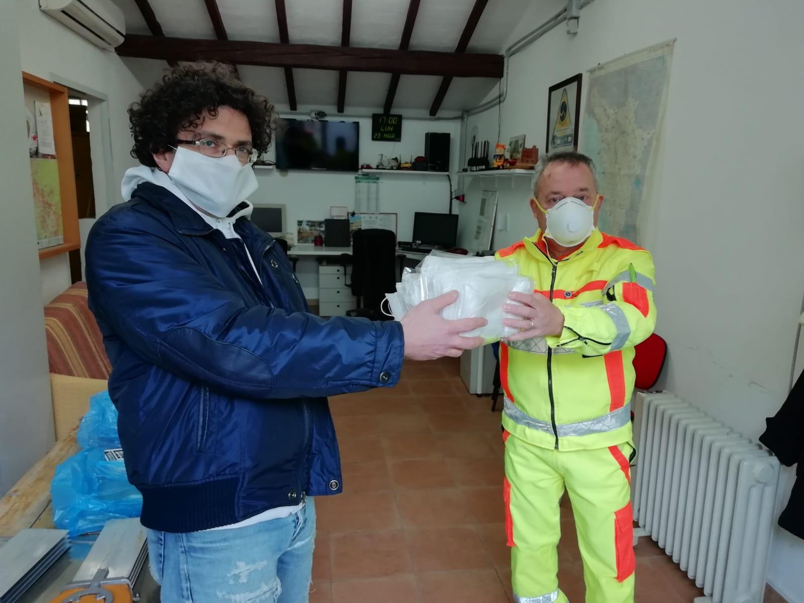 Da sinistra Daniele Calvetti, imprenditore certaldese e Fabio Mangani, presidente Prociv Arci