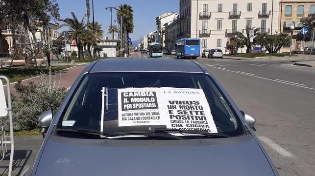 Auto usata come civetta per vendere i quotidiani