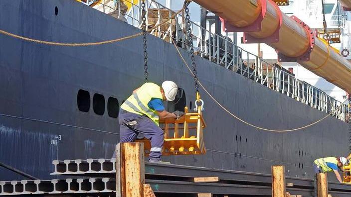 «Jsw e Piombino Logistics, in corso attività non essenziali»