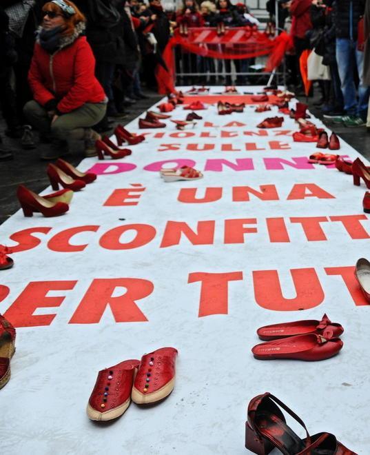 «Mascherina 1522»: così le donne potranno denunciare le violenze 