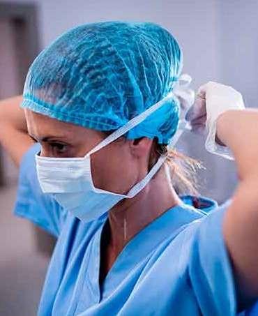Tolte le mascherine a medici e infermieri 